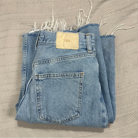 Zara wide leg jeans, size 2, distressed, trendy, spring, casual, denim, weekend - Picture 7 of 8